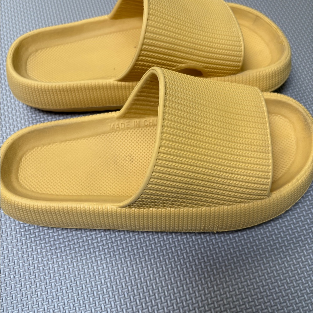 Women's Cloud Yellow Sandals